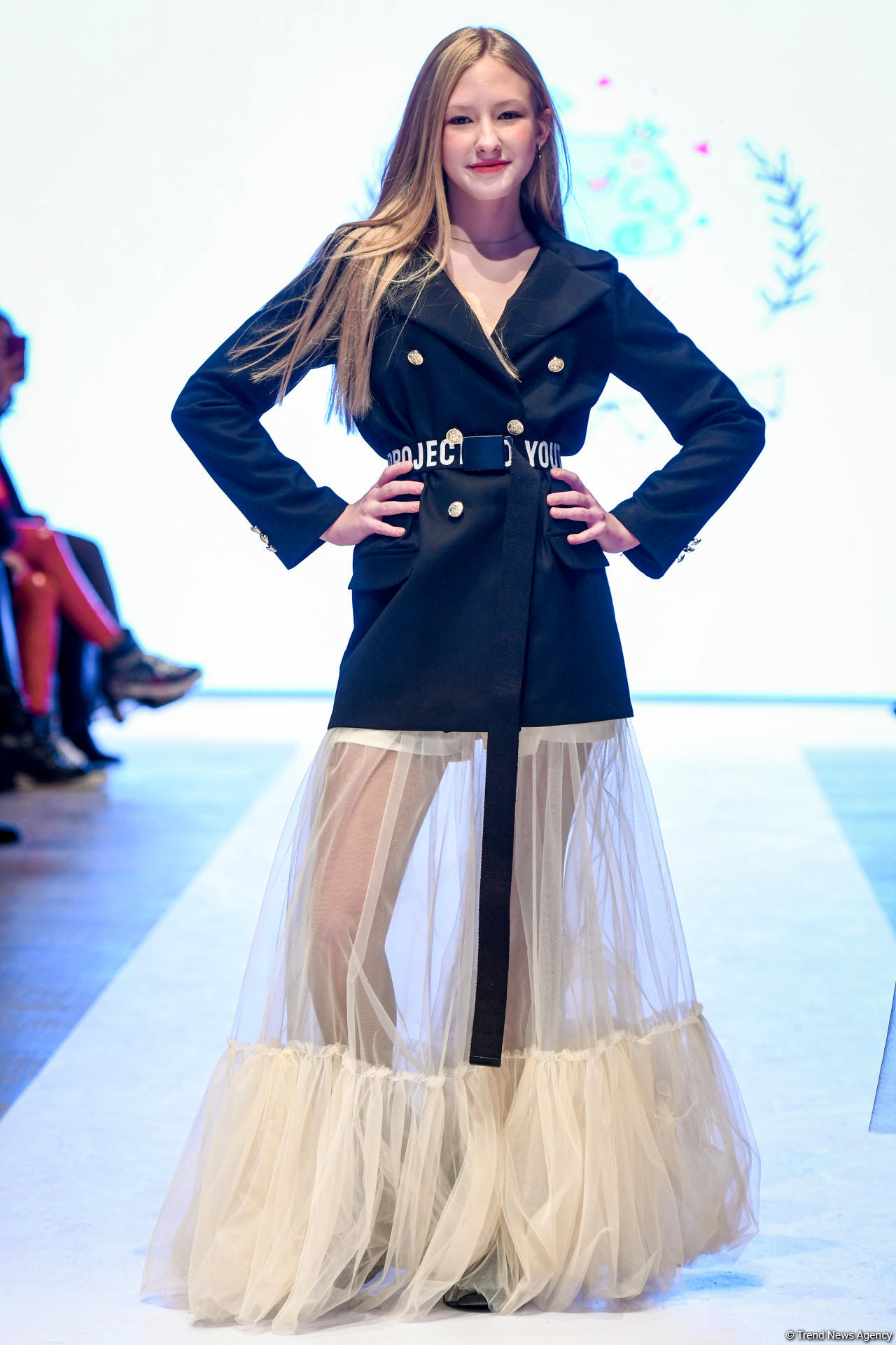 Королевская роскошь и богатые вечерние наряды  - второй день Azerbaijan Fashion Week (ФОТО)