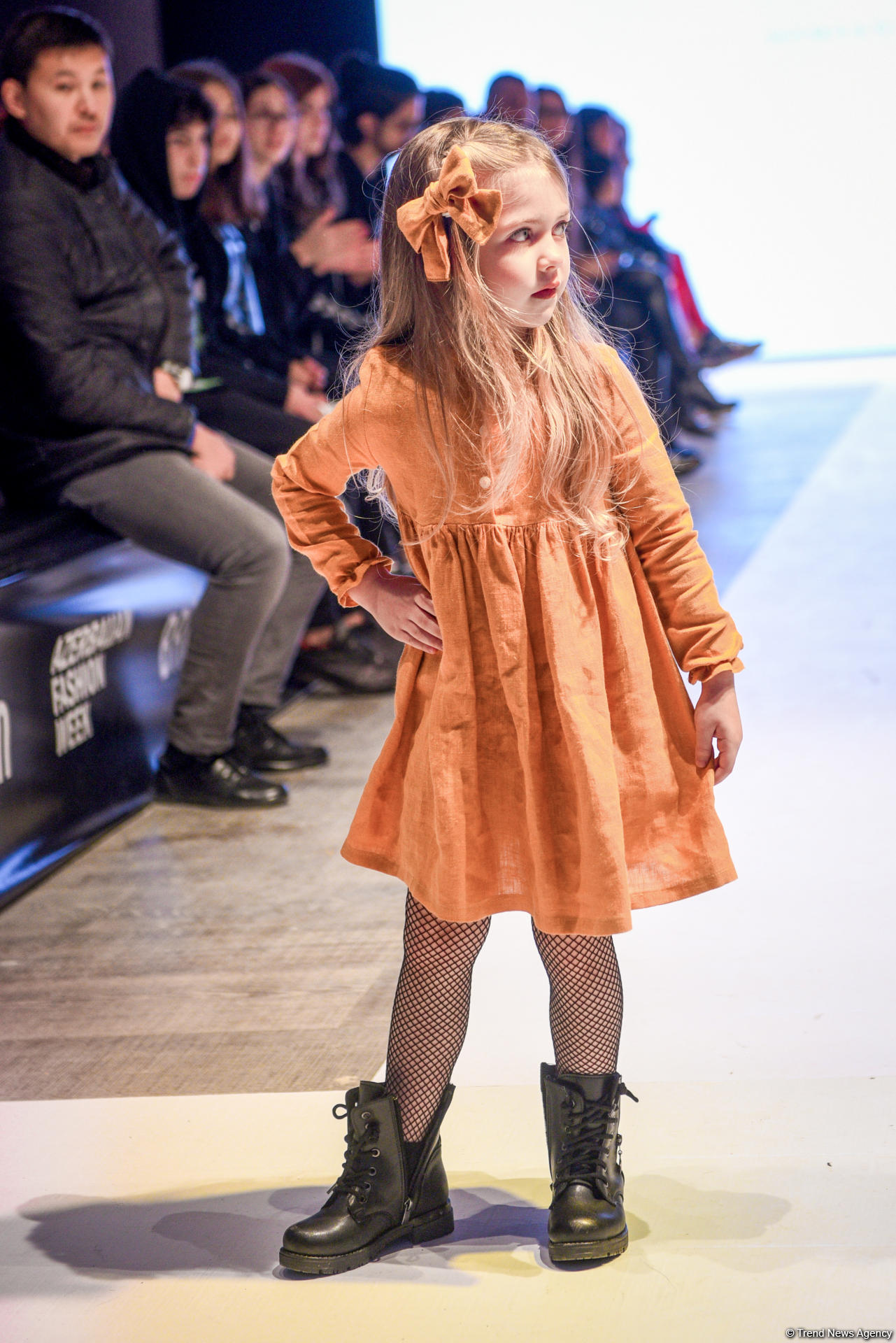Королевская роскошь и богатые вечерние наряды  - второй день Azerbaijan Fashion Week (ФОТО)