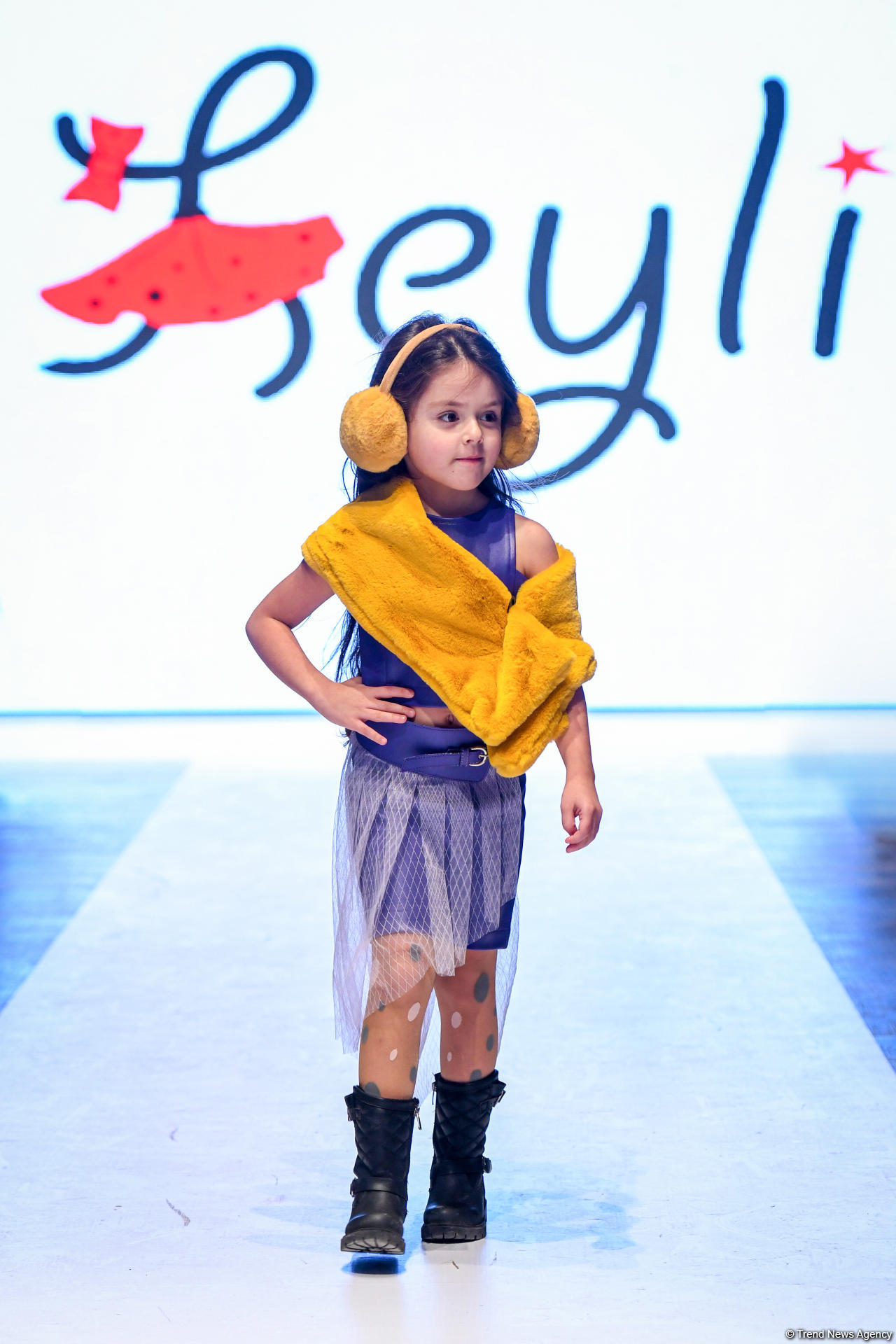 Королевская роскошь и богатые вечерние наряды  - второй день Azerbaijan Fashion Week (ФОТО)