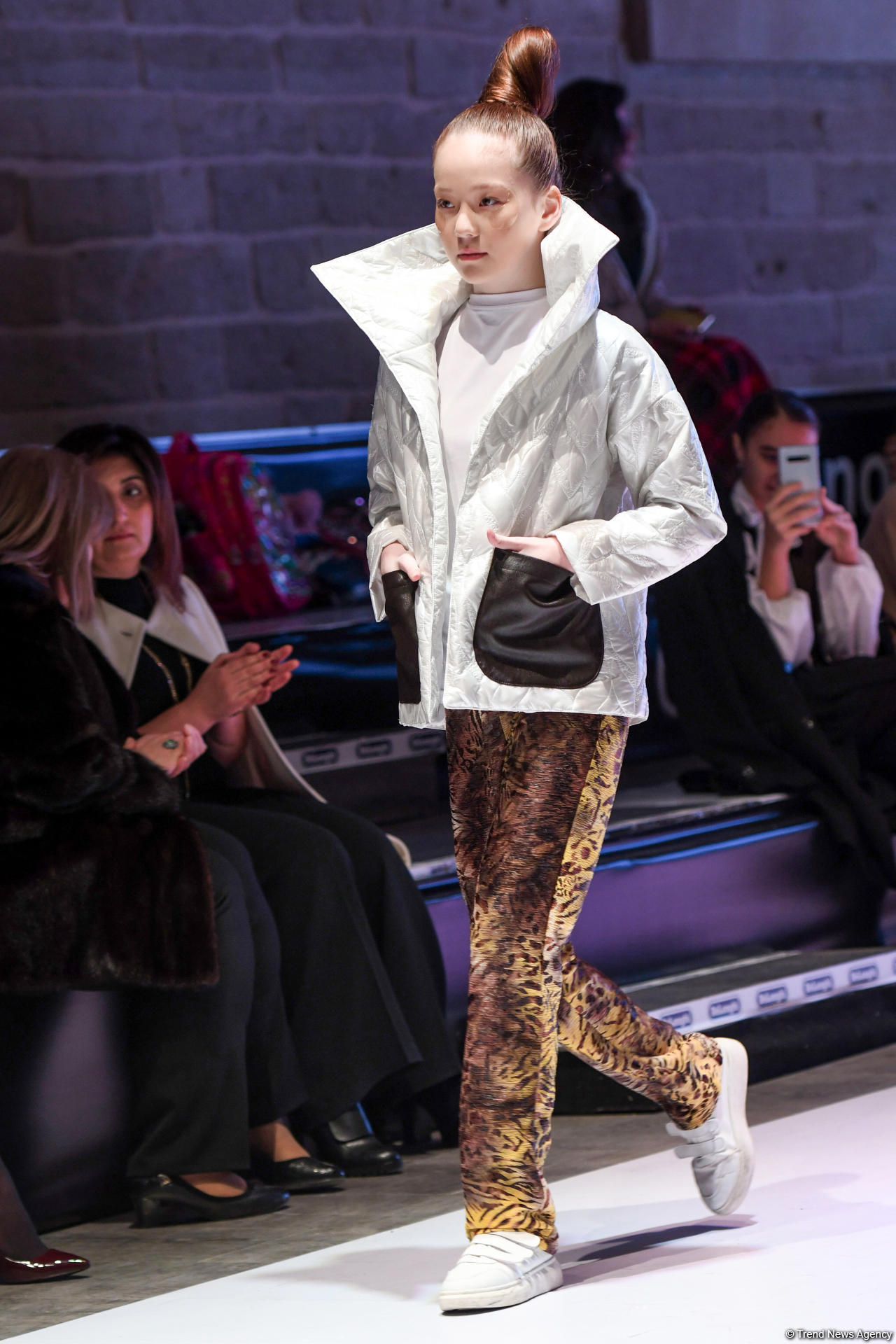 Королевская роскошь и богатые вечерние наряды  - второй день Azerbaijan Fashion Week (ФОТО)