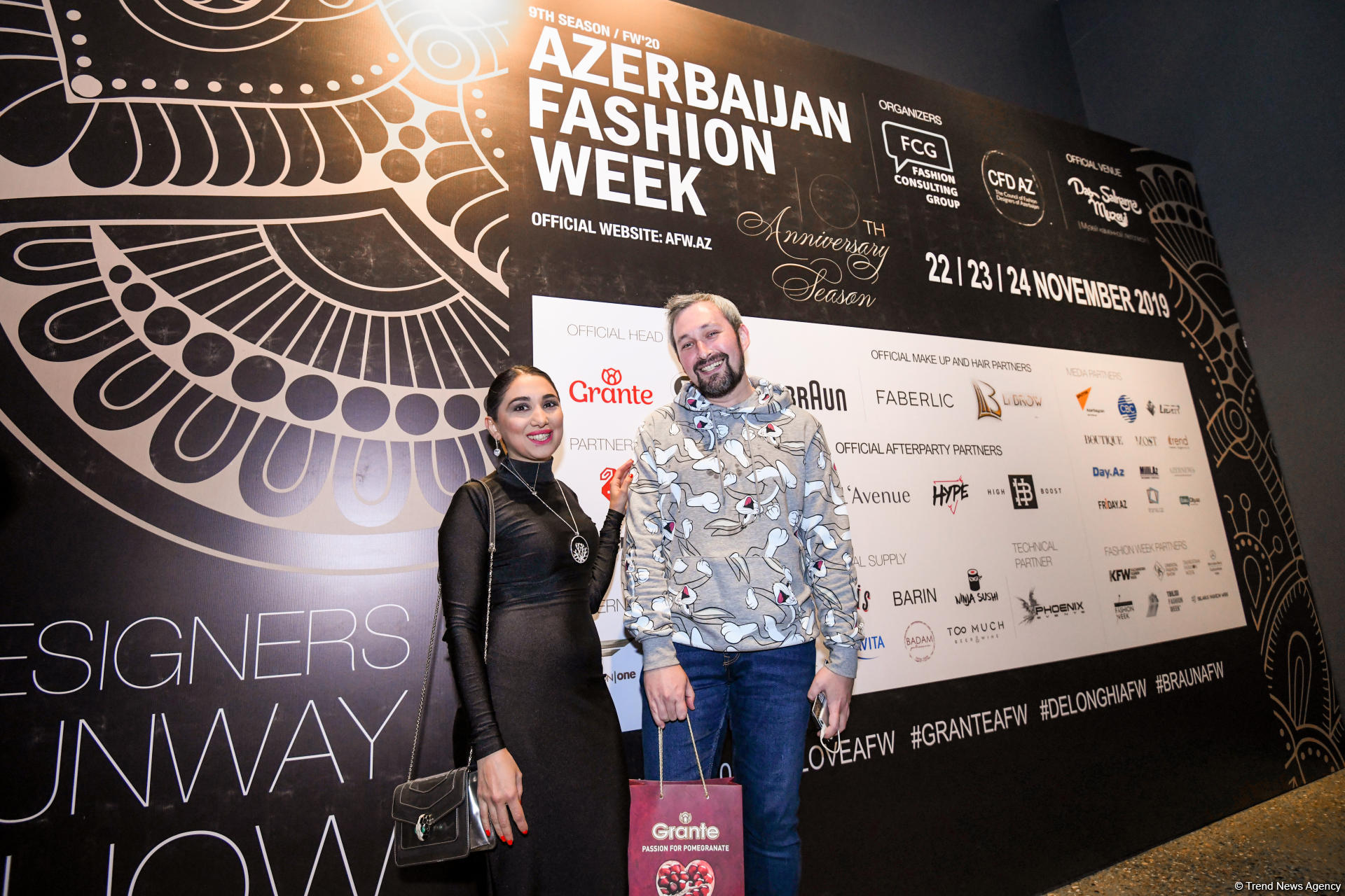 Королевская роскошь и богатые вечерние наряды  - второй день Azerbaijan Fashion Week (ФОТО)