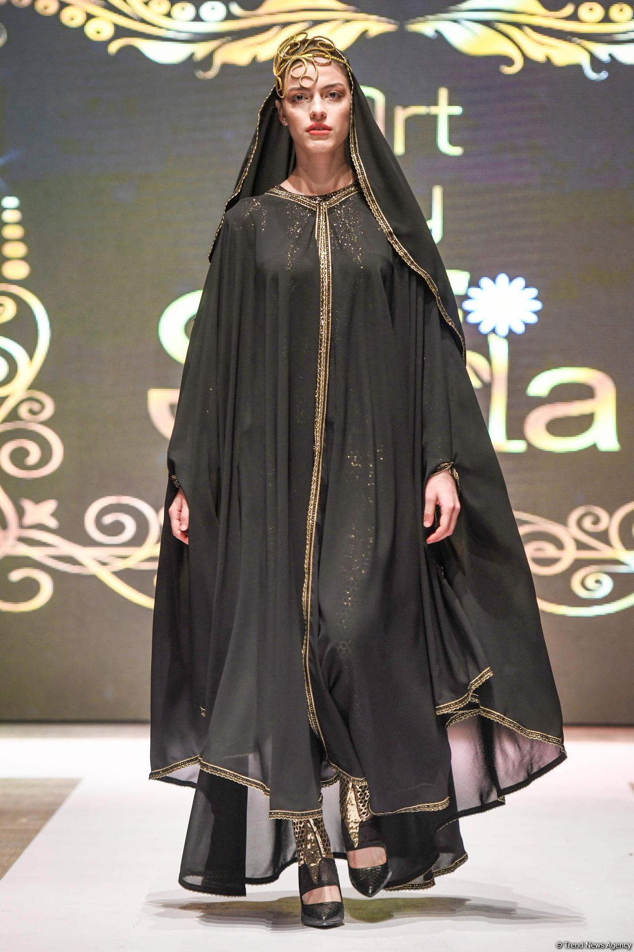 Королевская роскошь и богатые вечерние наряды  - второй день Azerbaijan Fashion Week (ФОТО)