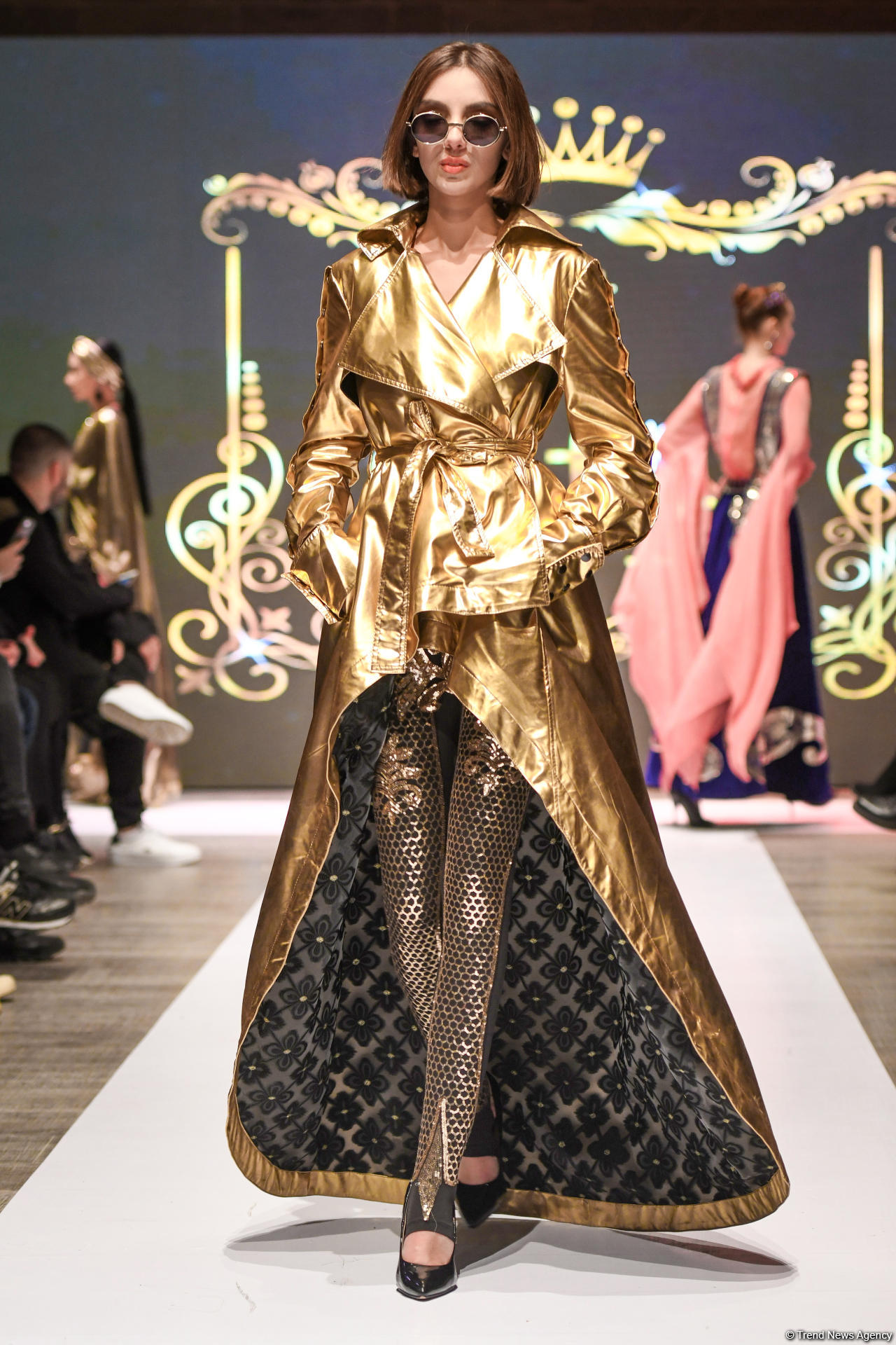 Королевская роскошь и богатые вечерние наряды  - второй день Azerbaijan Fashion Week (ФОТО)