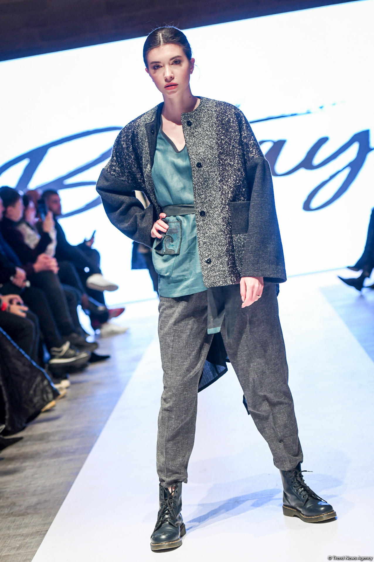Королевская роскошь и богатые вечерние наряды  - второй день Azerbaijan Fashion Week (ФОТО)
