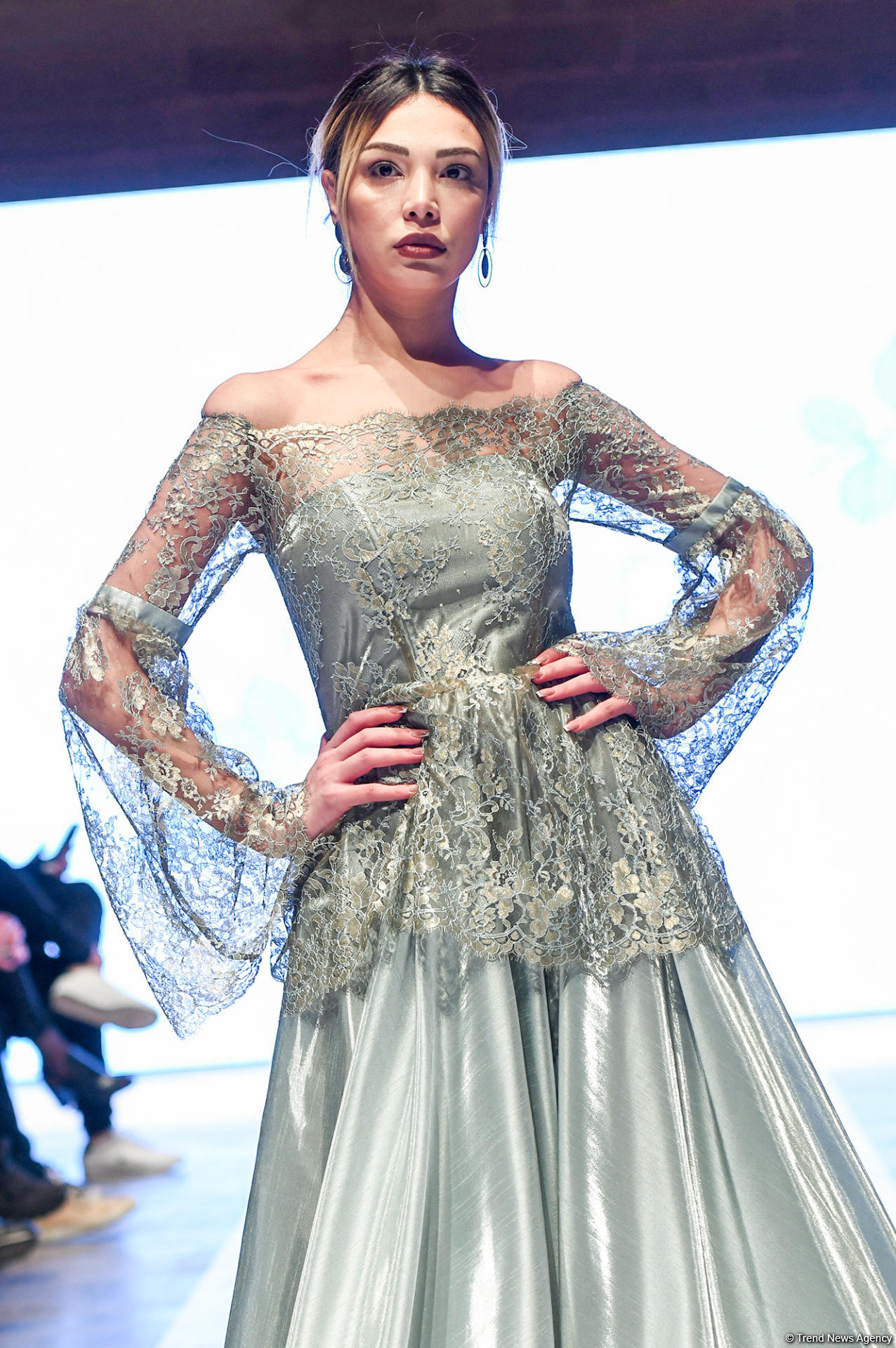 Королевская роскошь и богатые вечерние наряды  - второй день Azerbaijan Fashion Week (ФОТО)