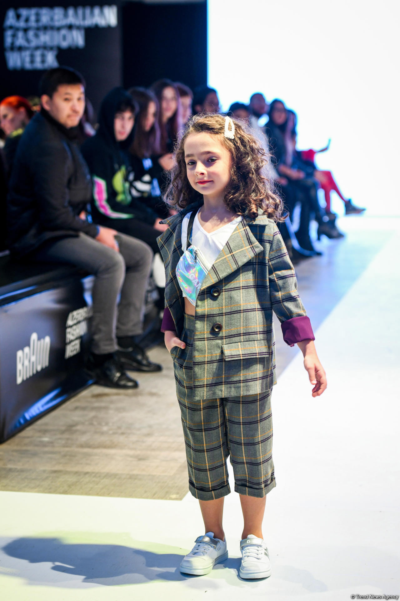 Королевская роскошь и богатые вечерние наряды  - второй день Azerbaijan Fashion Week (ФОТО)