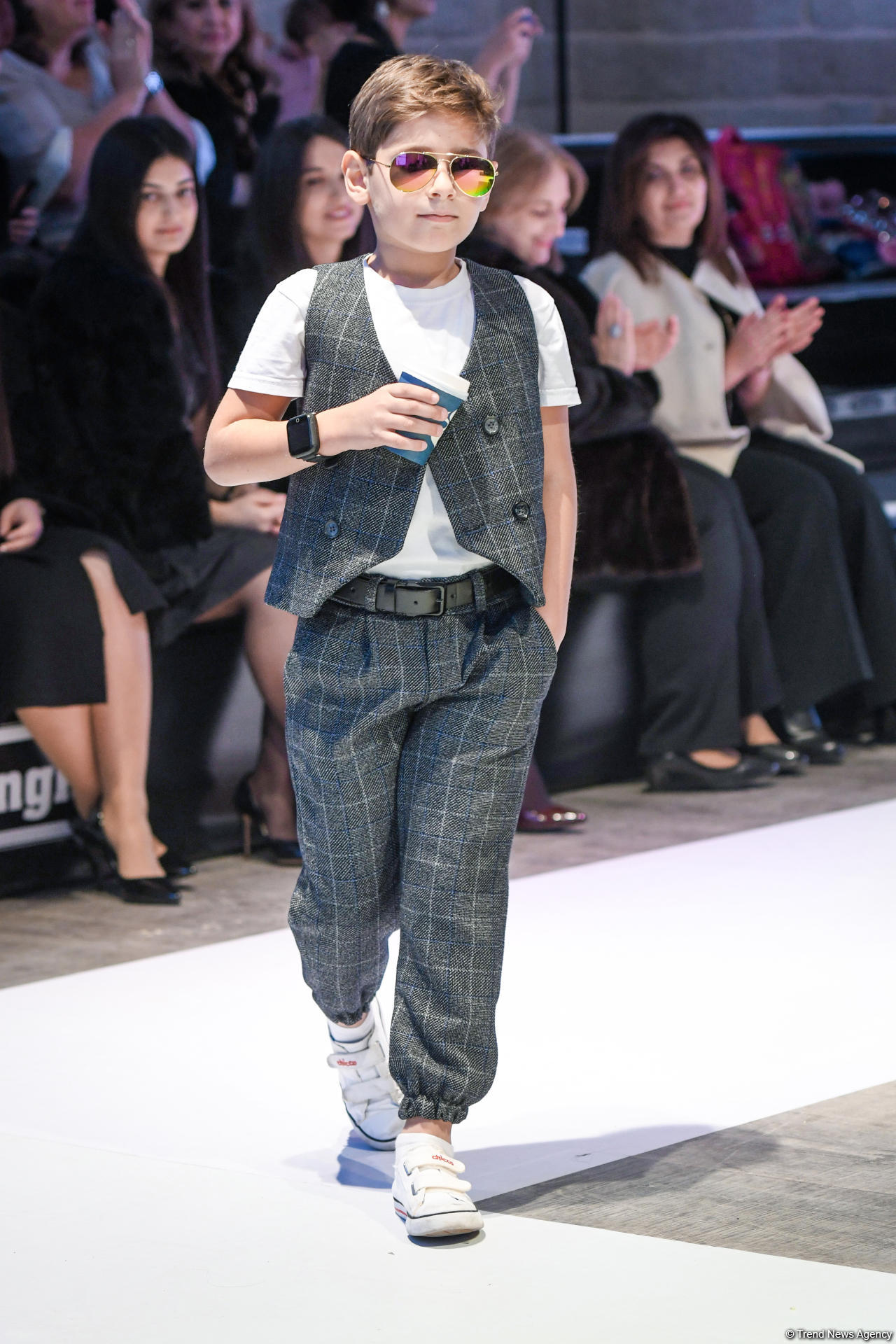 Королевская роскошь и богатые вечерние наряды  - второй день Azerbaijan Fashion Week (ФОТО)