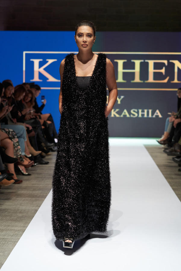 Azerbaijan Fashion Week – выход невесты в 40-кг платье с куклами, ранние браки и брутальность (ФОТО)