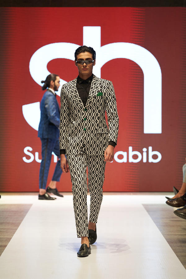Azerbaijan Fashion Week – выход невесты в 40-кг платье с куклами, ранние браки и брутальность (ФОТО)