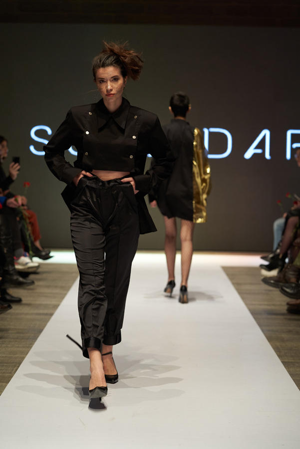 Azerbaijan Fashion Week – выход невесты в 40-кг платье с куклами, ранние браки и брутальность (ФОТО)