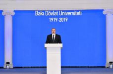 Президент Ильхам Алиев принял участие в церемонии, проходившей по случаю 100-летнего юбилея Бакинского государственного университета (ФОТО)