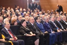 Президент Ильхам Алиев принял участие в церемонии, проходившей по случаю 100-летнего юбилея Бакинского государственного университета (ФОТО)