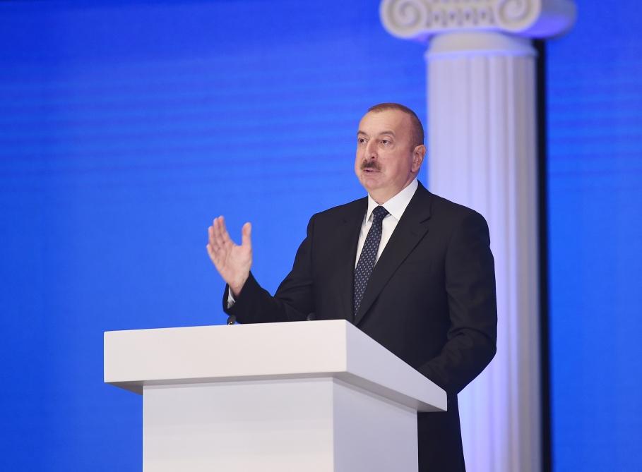 Президент Ильхам Алиев принял участие в церемонии, проходившей по случаю 100-летнего юбилея Бакинского государственного университета (ФОТО)