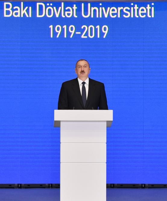 Президент Ильхам Алиев принял участие в церемонии, проходившей по случаю 100-летнего юбилея Бакинского государственного университета (ФОТО)