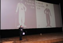 Путешествие в эпоху немого черно-белого кино. Чарли Чаплин рассмешил бакинцев (ФОТО)