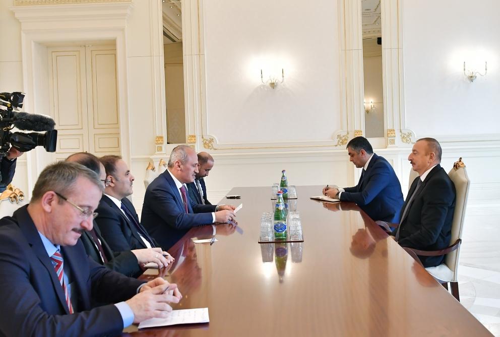 President Ilham Aliyev receives delegation led by Turkish minister of transport and infrastructure (PHOTO)