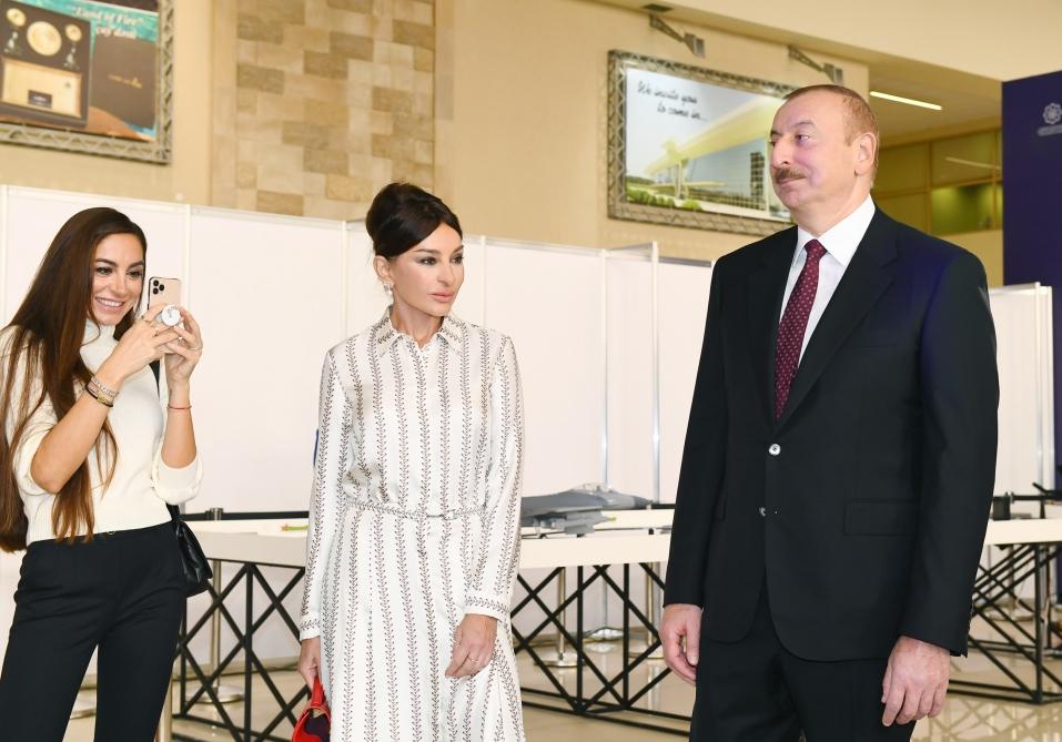 Президент Ильхам Алиев и Первая леди Мехрибан Алиева ознакомились с выставкой “Bakutel-2019” (ФОТО)