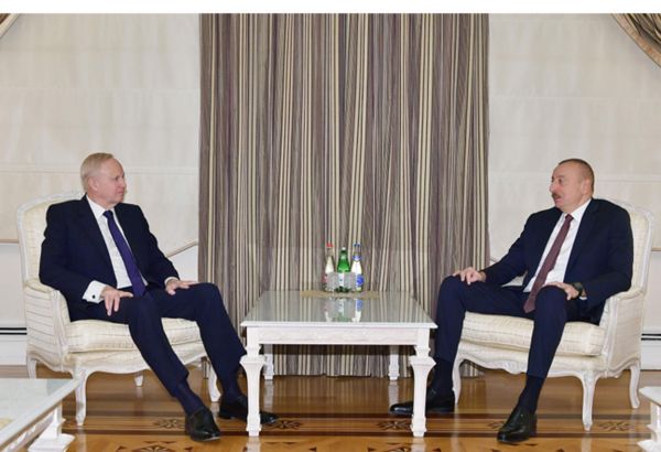 President Ilham Aliyev receives BP Chief Executive Officer (PHOTO)