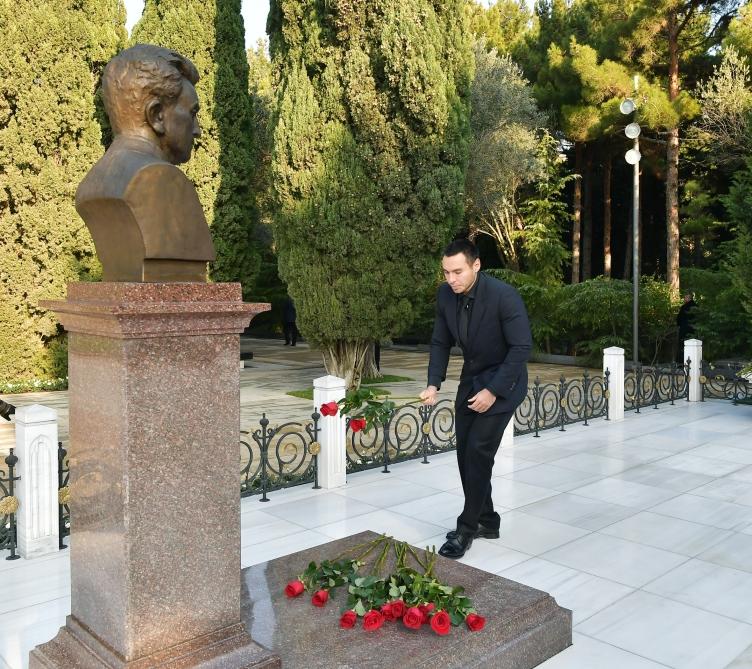 Президент Ильхам Алиев и Первая леди Мехрибан Алиева посетили могилу общенационального лидера Гейдара Алиева (ФОТО) (версия 3)