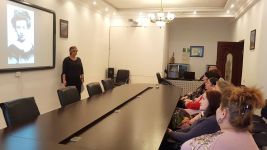 Восток-Запад, две кисти, две судьбы в Баку (ФОТО)