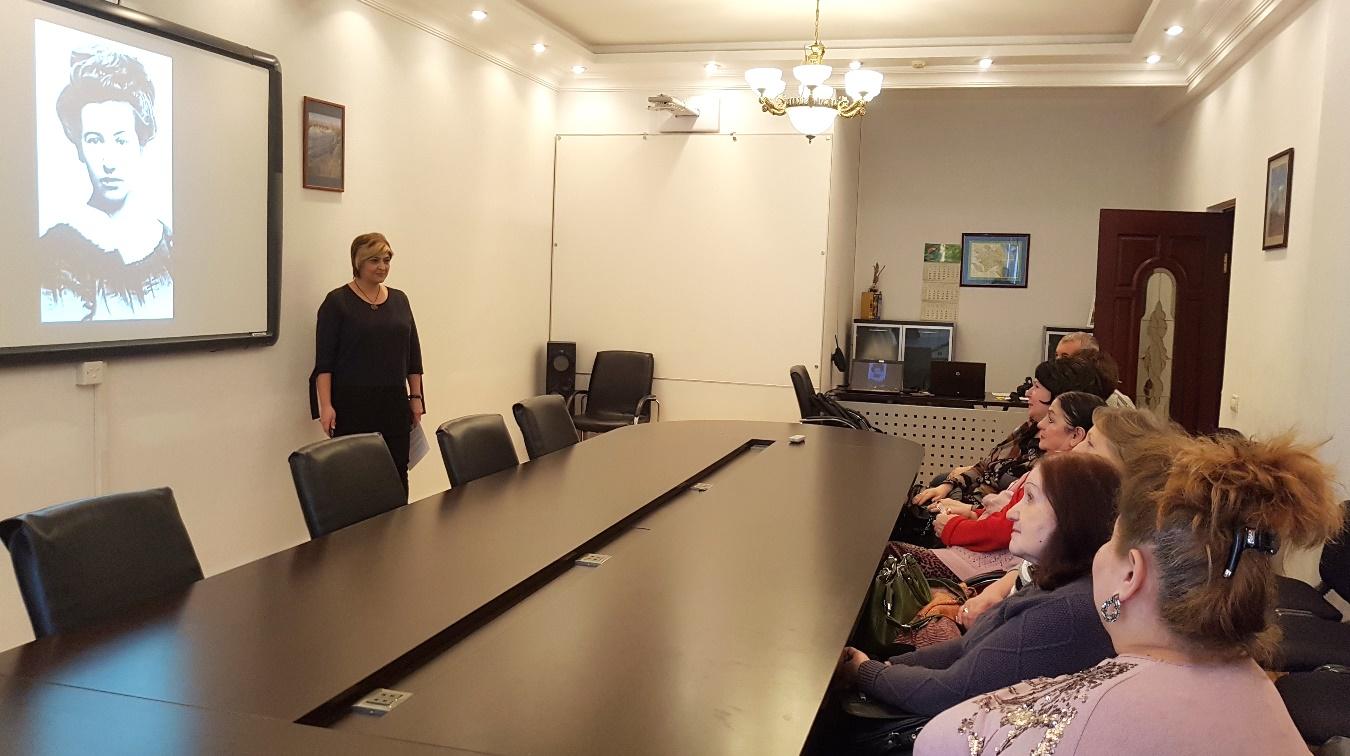 Восток-Запад, две кисти, две судьбы в Баку (ФОТО)