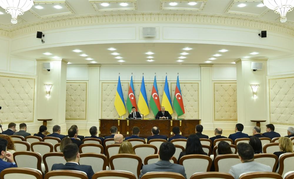 Президенты Азербайджана и Украины выступили с заявлениями для прессы (ФОТО) (версия 3)