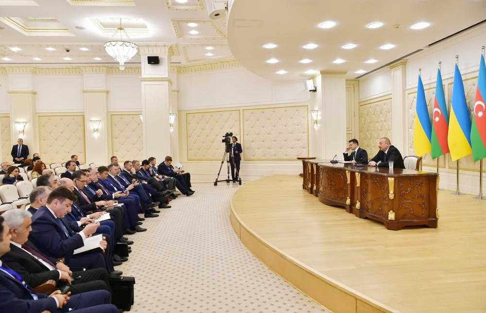 Президенты Азербайджана и Украины выступили с заявлениями для прессы (ФОТО) (версия 3)