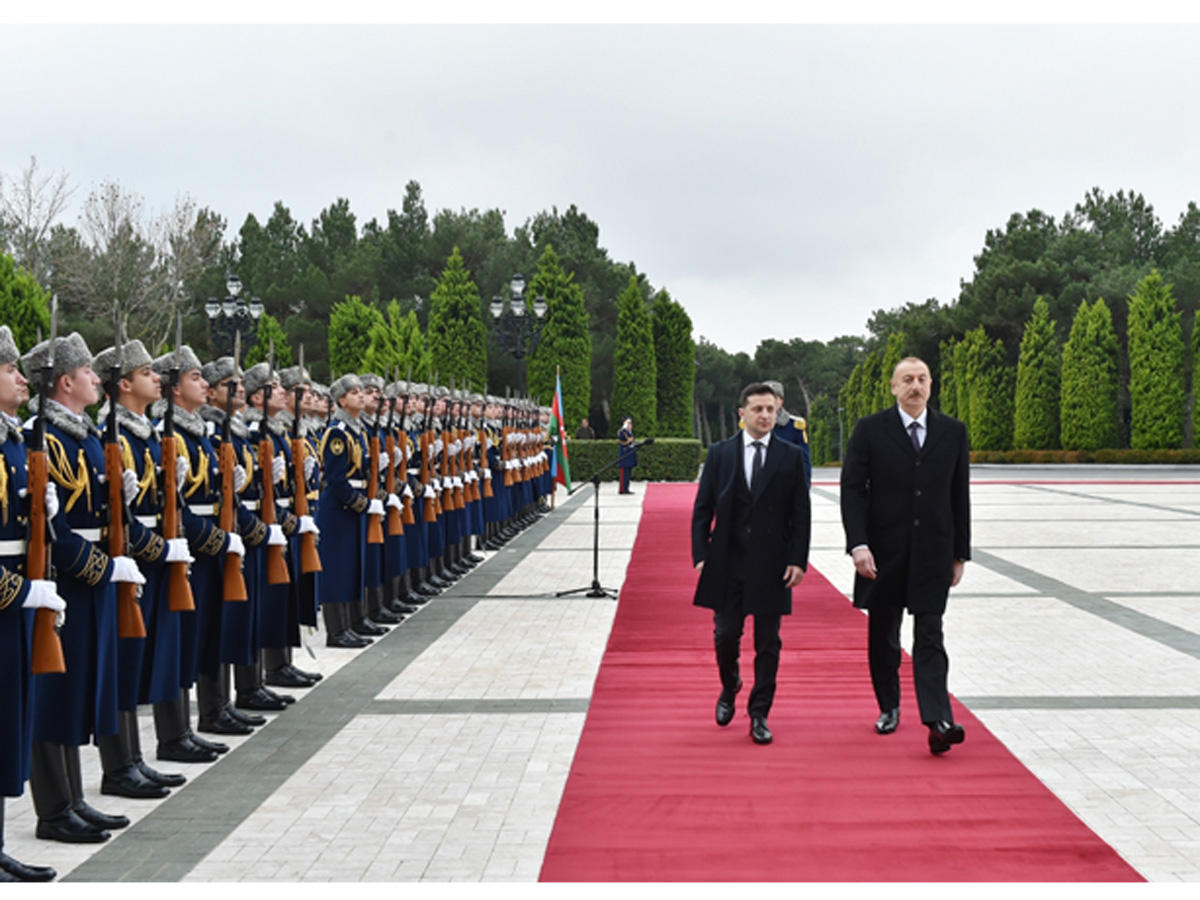 Состоялась церемония официальной встречи Президента Украины Владимира Зеленского в Баку  (ФОТО)