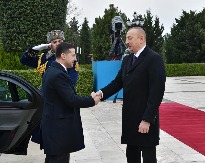 Состоялась церемония официальной встречи Президента Украины Владимира Зеленского в Баку  (ФОТО)