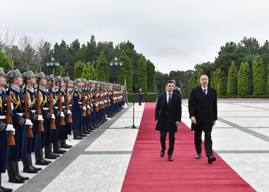 Состоялась церемония официальной встречи Президента Украины Владимира Зеленского в Баку  (ФОТО)