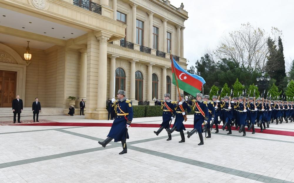 Состоялась церемония официальной встречи Президента Украины Владимира Зеленского в Баку  (ФОТО)