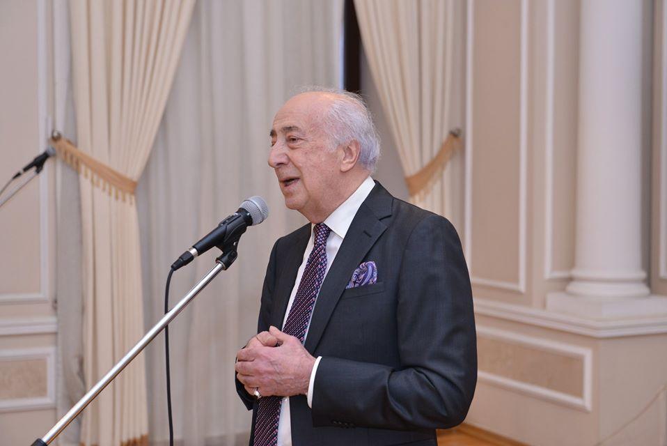 Бушующий и смолкающий Каспий, покорители моря - азербайджанские нефтяники (ФОТО)