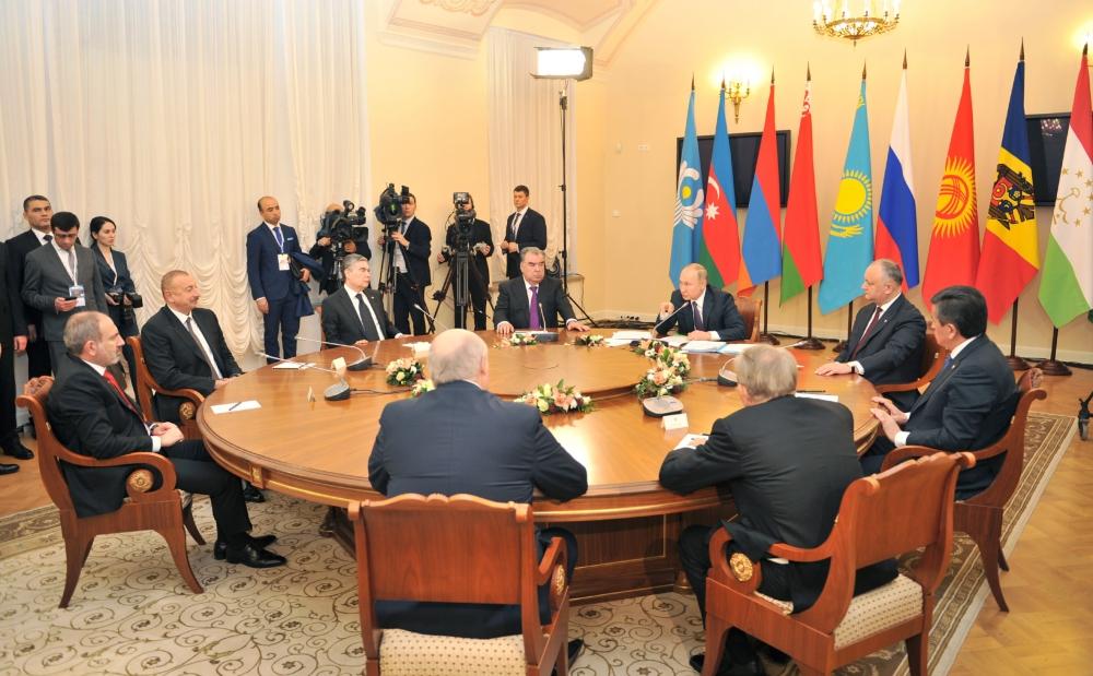 Президент Ильхам Алиев принял участие в неформальной встрече глав государств СНГ (ФОТО) (версия 2)