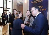 Вице-президент Фонда Гейдара Алиева Лейла Алиева приняла участие на премьере спектакля «Клятва» (ФОТО) (версия 2)
