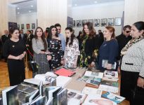 Вице-президент Фонда Гейдара Алиева Лейла Алиева приняла участие на премьере спектакля «Клятва» (ФОТО) (версия 2)