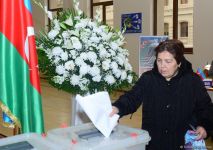 Azerbaijani citizens voting in municipal elections (PHOTO)