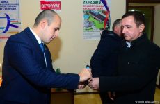 Azerbaijani citizens voting in municipal elections (PHOTO)