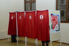 Azerbaijani citizens voting in municipal elections (PHOTO)