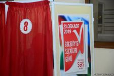 Azerbaijani citizens voting in municipal elections (PHOTO)