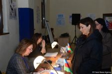Azerbaijani citizens voting in municipal elections (PHOTO)