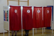 Azerbaijani citizens voting in municipal elections (PHOTO)