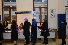 Azerbaijani citizens voting in municipal elections (PHOTO)