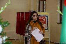 Azerbaijani citizens voting in municipal elections (PHOTO)