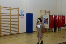Azerbaijani citizens voting in municipal elections (PHOTO)