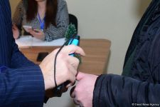 Azerbaijani citizens voting in municipal elections (PHOTO)