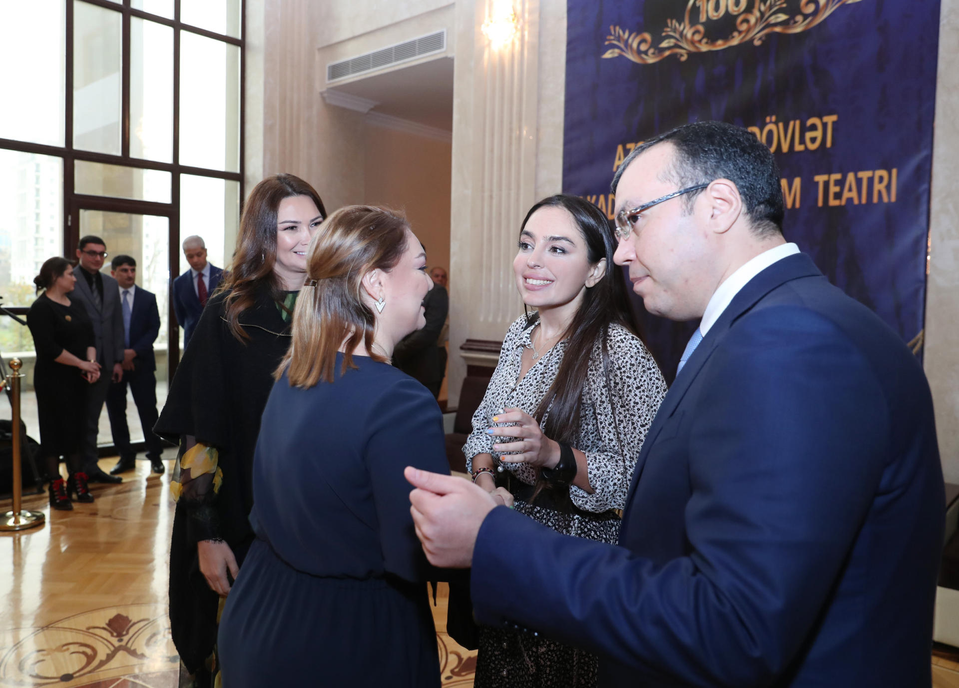 Вице-президент Фонда Гейдара Алиева Лейла Алиева приняла участие на премьере спектакля «Клятва» (ФОТО) (версия 2)