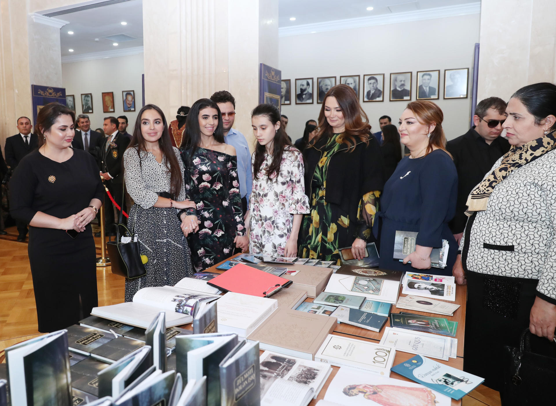 Вице-президент Фонда Гейдара Алиева Лейла Алиева приняла участие на премьере спектакля «Клятва» (ФОТО) (версия 2)