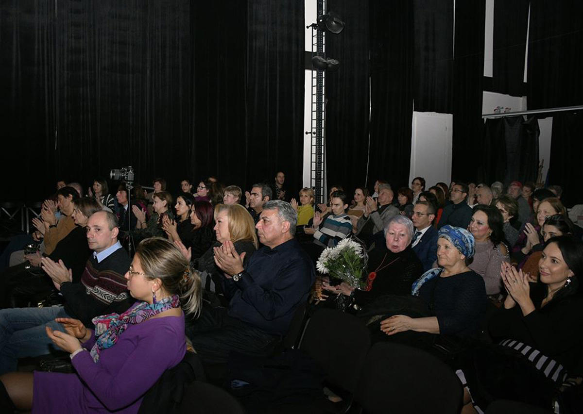 Немного бакинского солнца в холодной воде Каспия - душевный перформанс … (ВИДЕО, ФОТО)