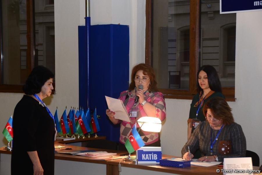 Azerbaijani citizens voting in municipal elections (PHOTO)