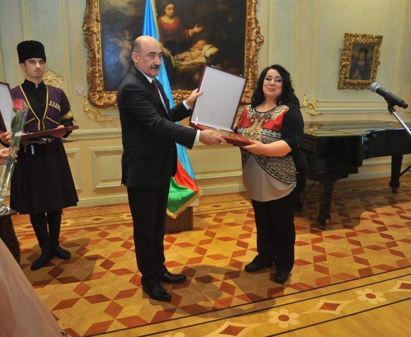 Азербайджанским звездам и деятелям культуры вручены государственные награды (ФОТО)